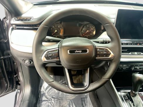 Used 2024 Jeep Compass Limited image 11