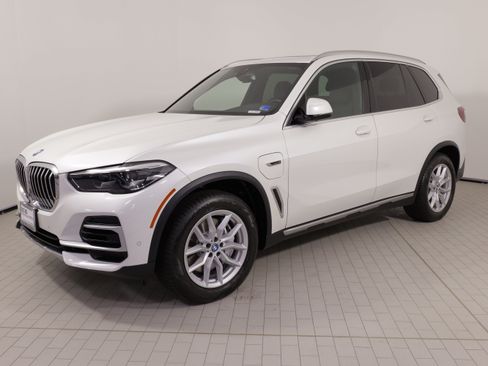 Used 2022 BMW X5 xDrive45e w/ Parking Assistance Package AWD/4WD image 3