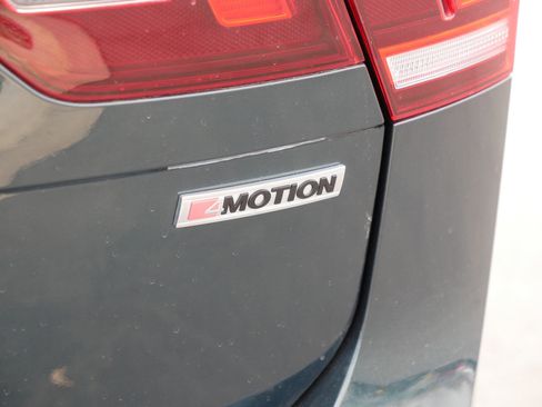 Used 2019 Volkswagen Tiguan SE image 5