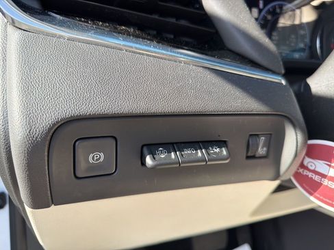 Used 2024 Buick Enclave Avenir w/ Avenir Technology Package image 22