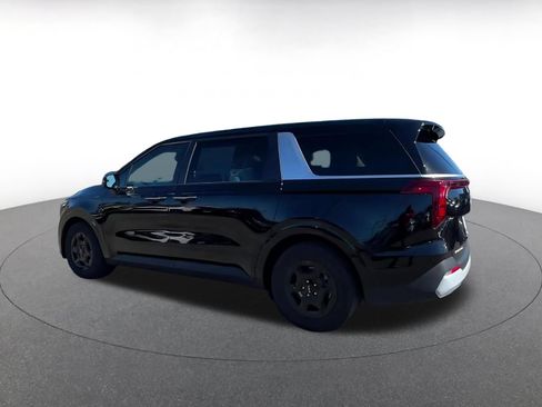 Used 2026 Kia Carnival FWD image 8
