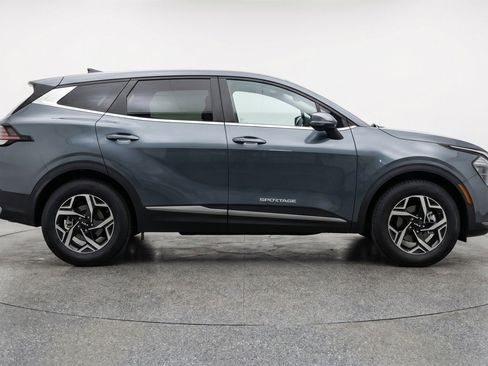 Used 2025 Kia Sportage LX FWD image 11