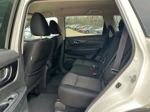 Used 2017 Nissan Rogue SV image 17