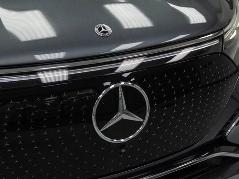 Used 2023 Mercedes-Benz EQS 580 4MATIC SUV w/ Exclusive Trim Package image 10