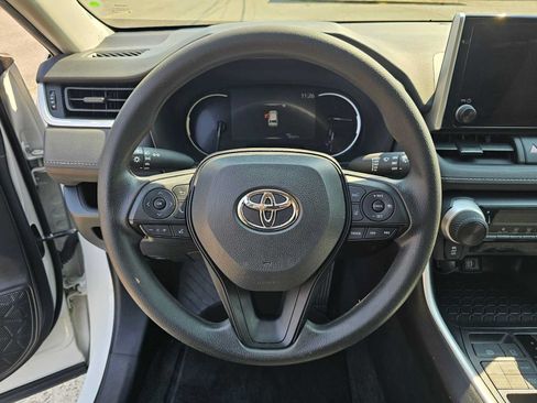 Used 2024 Toyota RAV4 LE AWD/4WD image 25