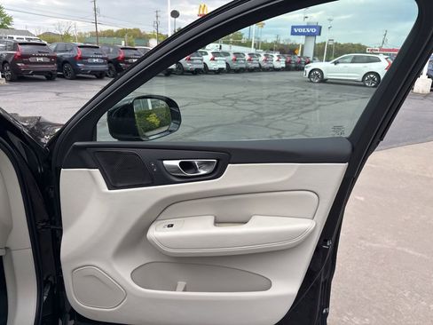 Certified 2023 Volvo XC60 B5 Plus w/ Climate Package AWD/4WD image 34