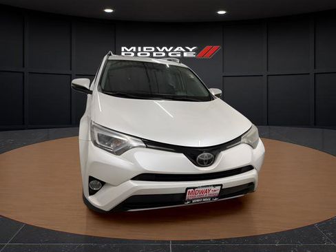 Used 2018 Toyota RAV4 Limited image 5