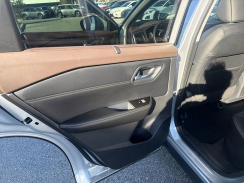 Used 2022 Nissan Rogue SV w/ SV Premium Package image 21