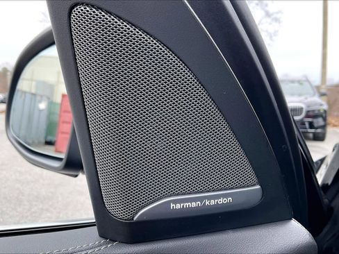 Used 2025 BMW X7 xDrive40i w/ Premium Package image 39