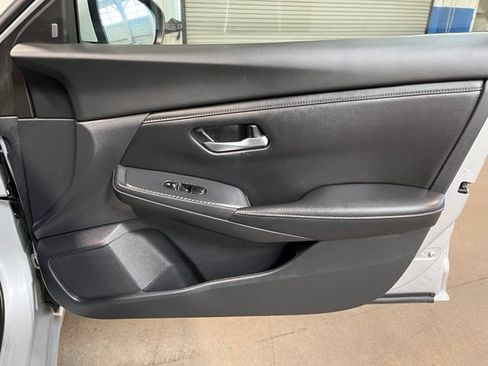 Used 2022 Nissan Sentra SV FWD image 11