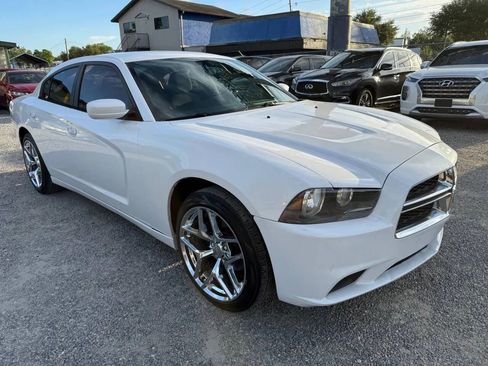 Used 2014 Dodge Charger SE RWD image 7