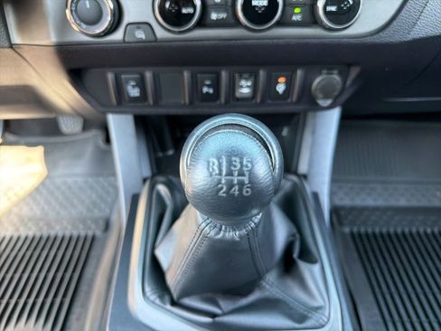 Used 2017 Toyota Tacoma TRD Sport w/ Premium & Technology Package AWD/4WD image 16