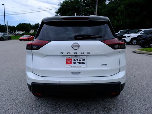 Used 2025 Nissan Rogue SV AWD/4WD image 4