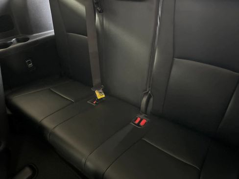 Used 2023 Toyota Highlander XLE FWD image 16