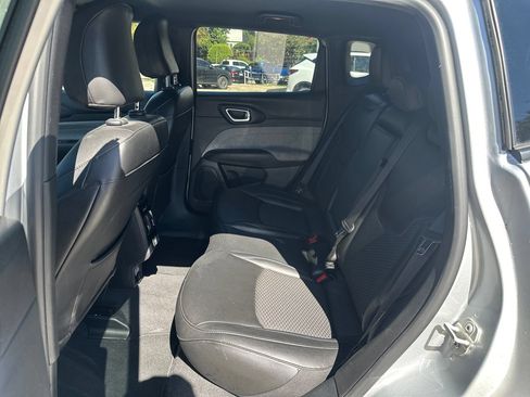 Used 2024 Jeep Compass Latitude AWD/4WD image 25