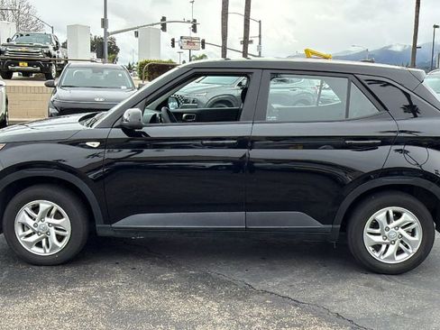 Used 2023 Hyundai Venue SE image 6