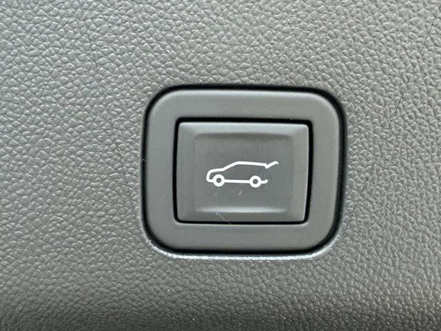 Used 2024 GMC Yukon Denali Ultimate w/ LPO, Floor Liner Package AWD/4WD image 15