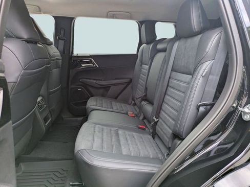 New 2026 Mitsubishi Outlander SE image 15