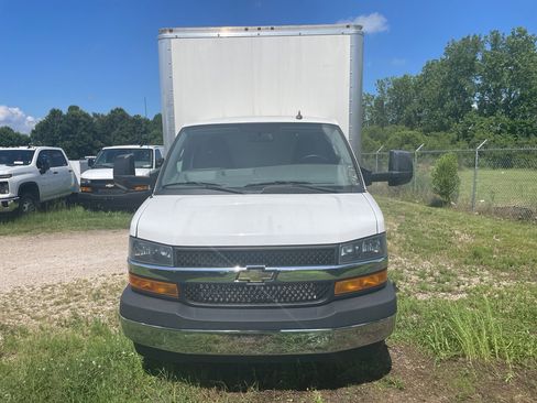 Used 2022 Chevrolet Express 3500 w/ Power Convenience Package image 3