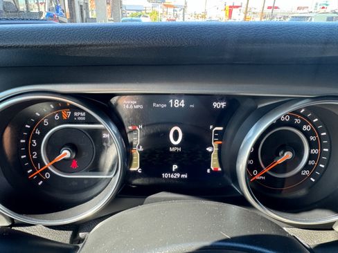 Used 2020 Jeep Gladiator Overland w/ Cold Weather Group image 9