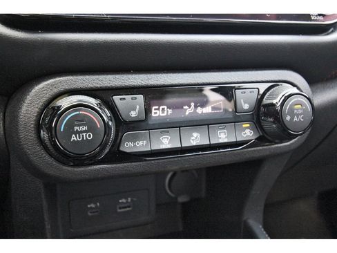 Used 2023 Nissan Kicks SR w/ SR Premium Package FWD image 12