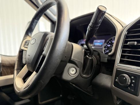 Used 2019 Ford F250 Lariat w/ Chrome Package image 17