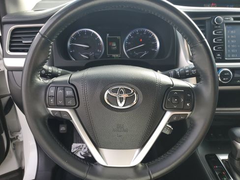 Used 2019 Toyota Highlander Limited image 23