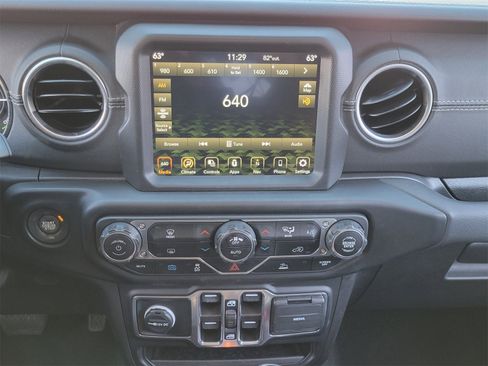 Used 2023 Jeep Wrangler Sahara image 9