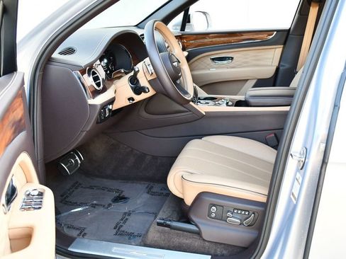 Used 2023 Bentley Bentayga Extended Wheelbase AWD/4WD image 46