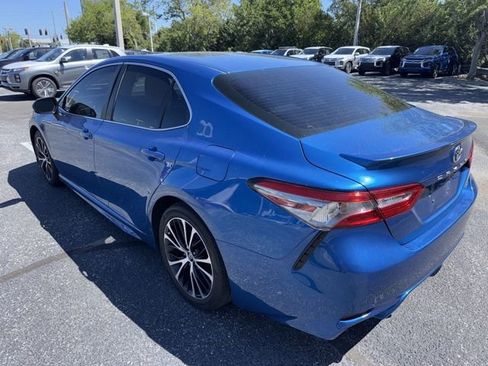 Used 2018 Toyota Camry SE w/ Moonroof Package FWD image 6