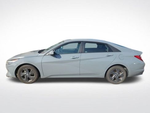 Used 2022 Hyundai Elantra SEL FWD image 5