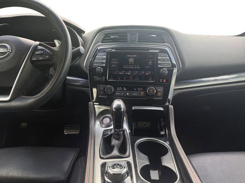 Used 2023 Nissan Maxima SR w/ Sport Mat Group FWD image 11