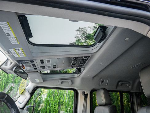 Used 2024 INEOS Grenadier Fieldmaster Edition image 27