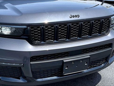 Used 2022 Jeep Grand Cherokee L Limited w/ Black Appearance Package AWD/4WD image 29