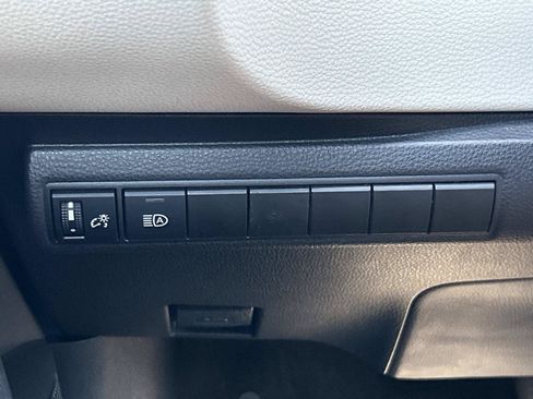 Used 2022 Toyota Corolla LE FWD image 17