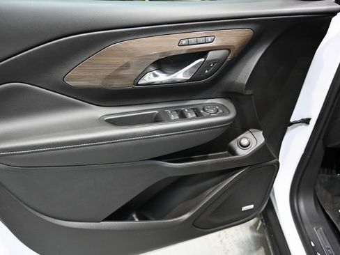 Used 2024 GMC Terrain Denali w/ Denali Premium Package image 27