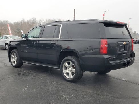 Used 2019 Chevrolet Suburban LT image 4