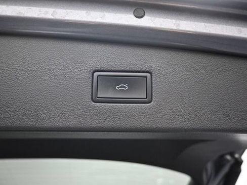 Used 2024 Volkswagen Tiguan SE FWD image 32