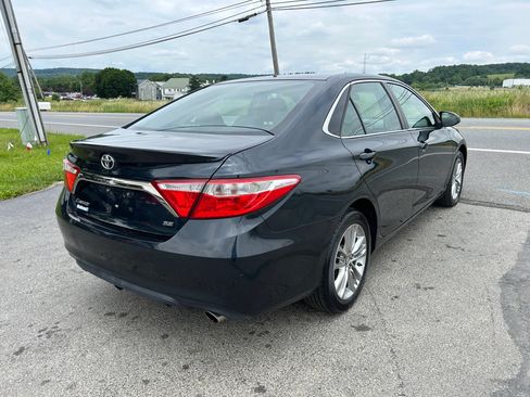 Used 2015 Toyota Camry SE FWD image 9