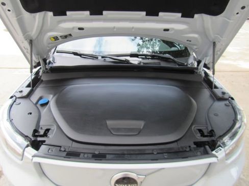 Used 2022 Volvo XC40 P8 Recharge Plus image 51