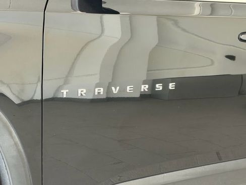 Used 2023 Chevrolet Traverse LT w/ Rear Camera Mirror Package AWD/4WD image 5
