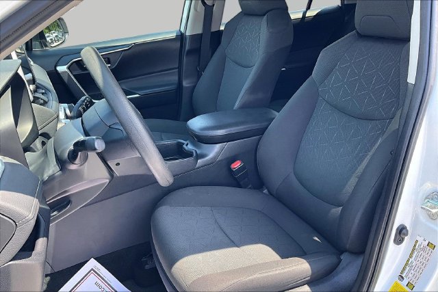 Used 2024 Toyota RAV4 XLE FWD image 27