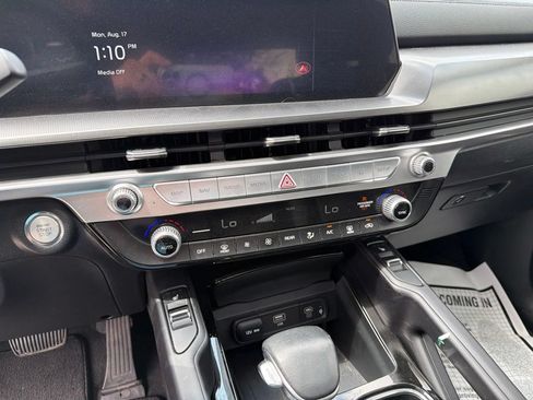 Used 2024 Kia Telluride S w/ S Sunroof Package FWD image 16