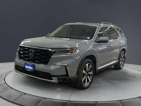 Certified 2023 Honda Pilot Touring image 7