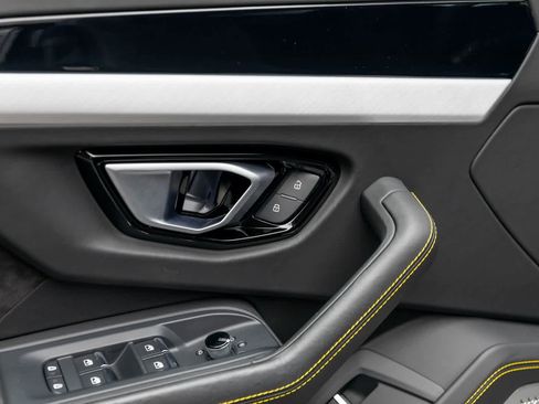 Used 2022 Lamborghini Urus image 22