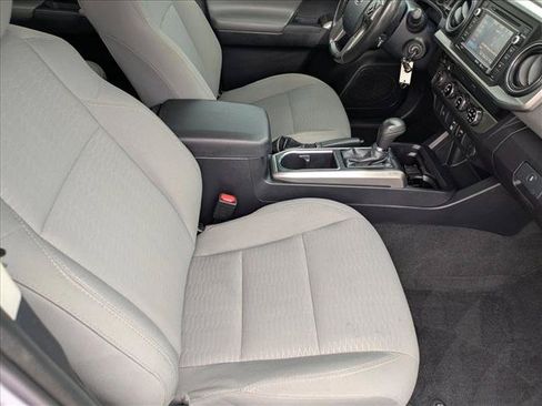 Used 2018 Toyota Tacoma SR5 AWD/4WD image 19