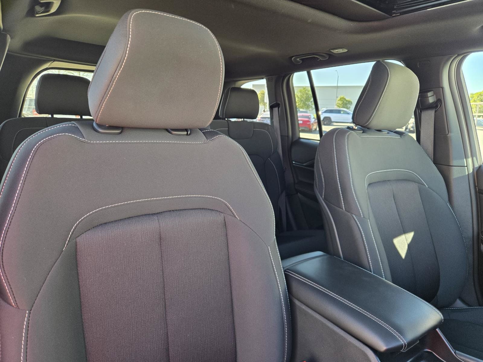 Used 2025 Jeep Grand Cherokee Laredo X RWD image 30