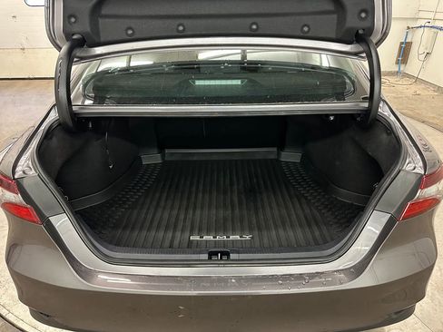Used 2022 Toyota Camry LE image 17