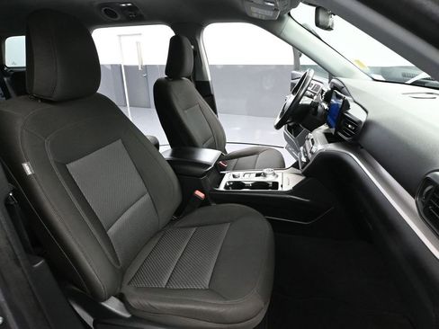Used 2023 Ford Explorer XLT AWD/4WD image 49