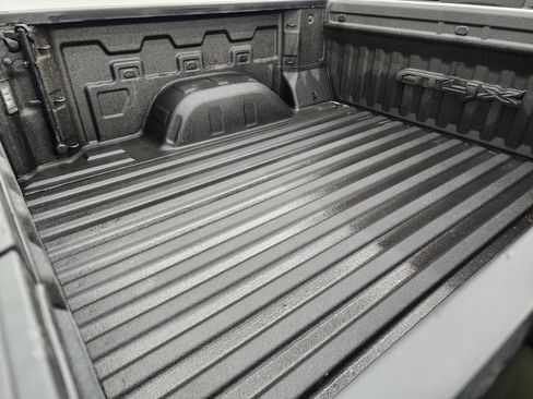 Used 2022 GMC Sierra 1500 AT4X image 5